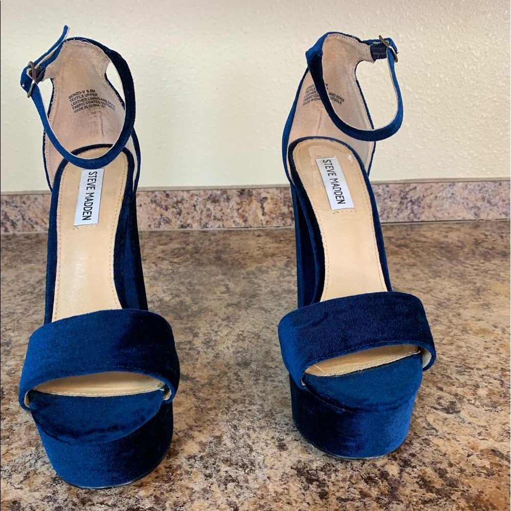 Steve Madden Rich Blue Velvet Platform heel Sz.9.5